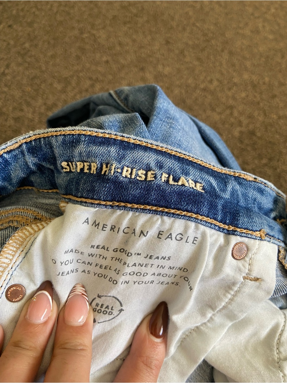 American Eagle Super Hi-Rise Flare Jeans Distressed Raw Hem Size 4 Short - Picture 10 of 16